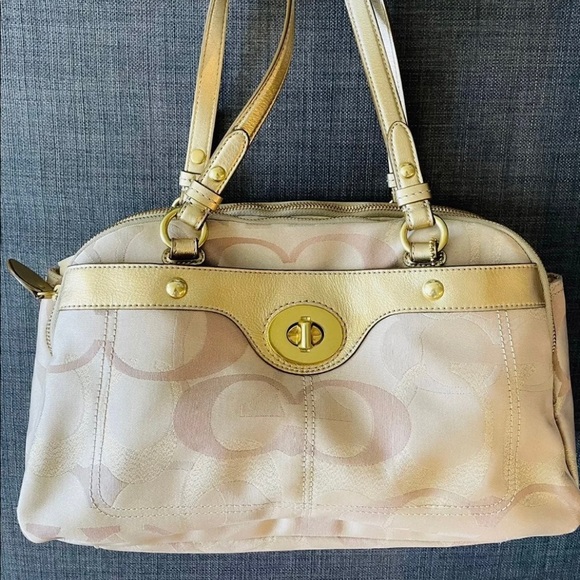 Coach Handbags - Coach handbag/satchel